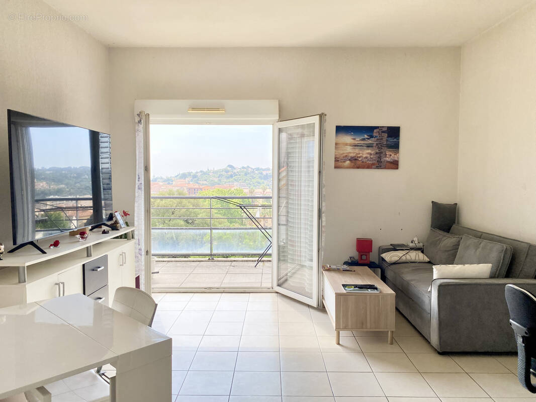 Appartement à VALLAURIS