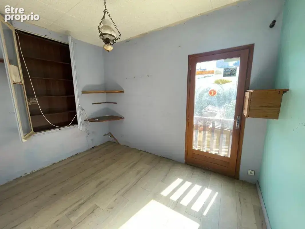A vendre la seyne sur mer 83500 maison 5 pieces a renover 3 chambres jardin garage - photo 7