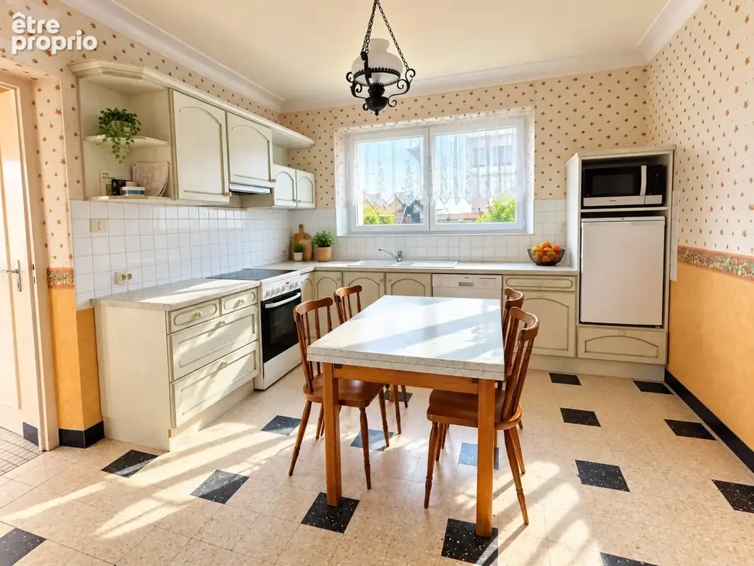 Lesneven – Maison familiale d’environ 185 m² – 6 chambres – Terrain de 739 m² - photo 2