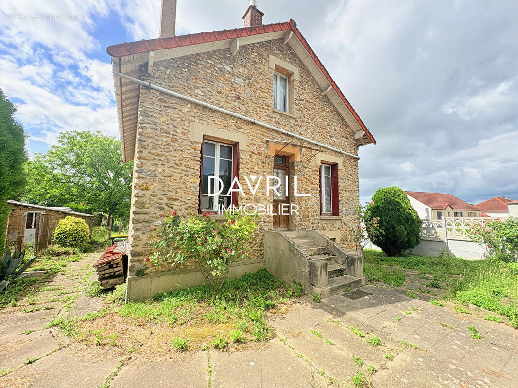 Maison à CHANTELOUP-LES-VIGNES