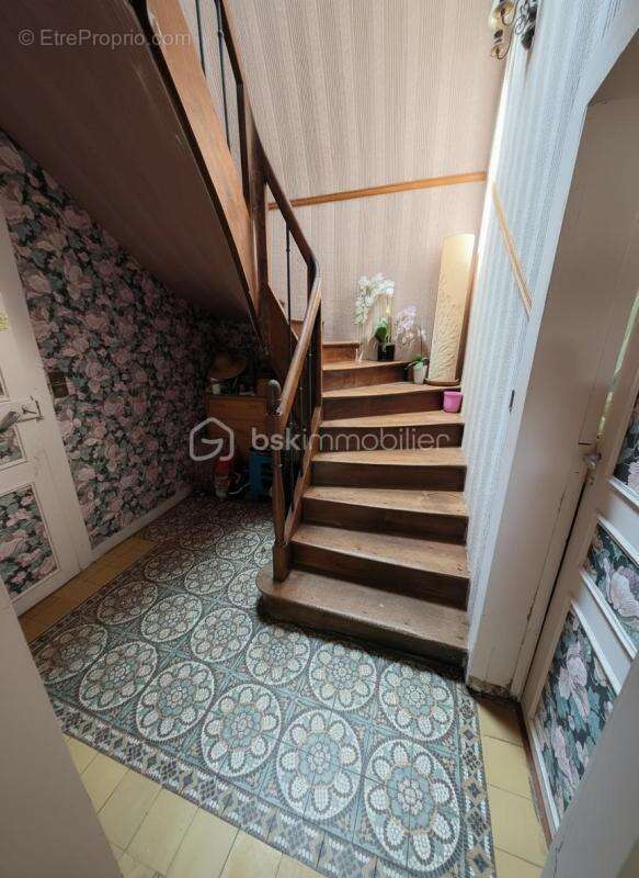 Maison ancienne en pierre de 130 m² avec dépendances sur 2 830 m² de terrain - photo 7