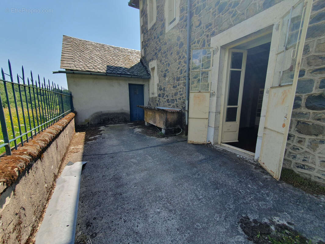 Maison à CURIERES