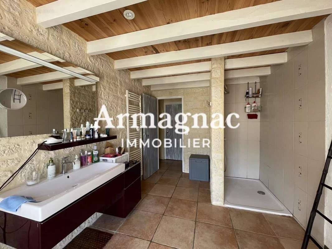 Maison à VIC-FEZENSAC