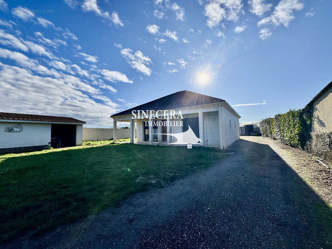 Maison à COURS-DE-PILE