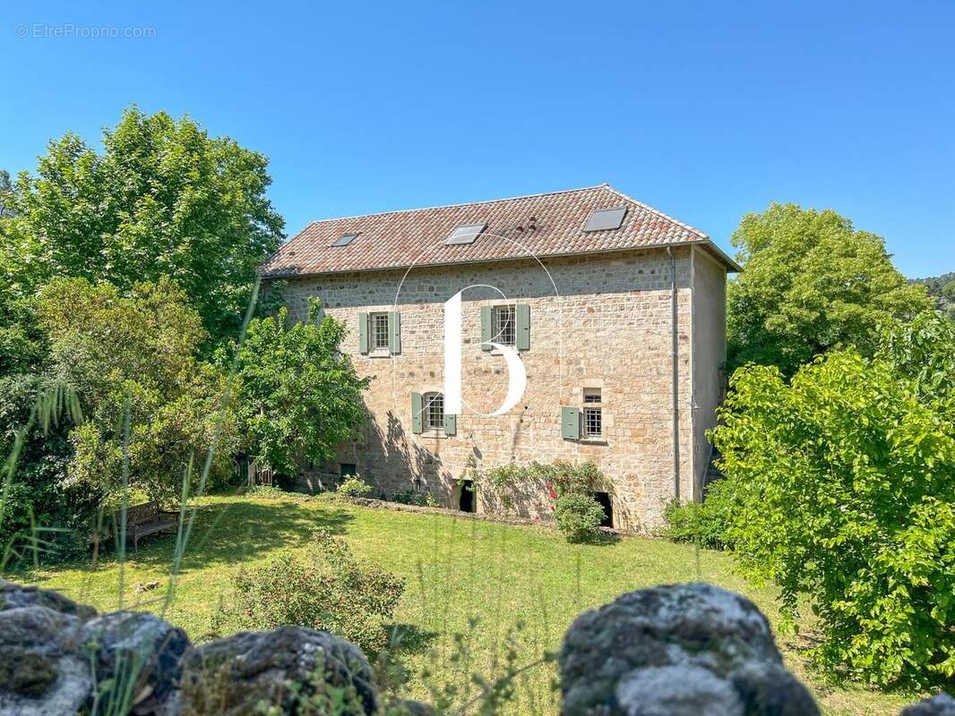 Maison 330 m² à Vinezac  - photo 10