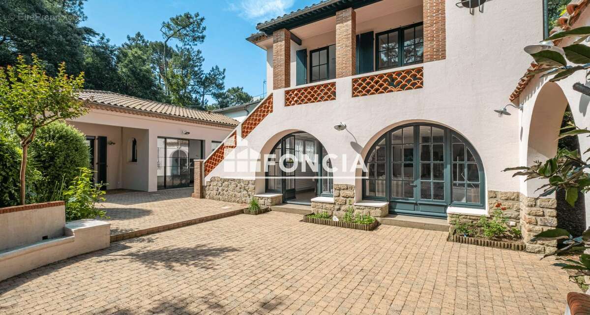 La baule les pins : magnifique villa bauloise de caractere - photo 2