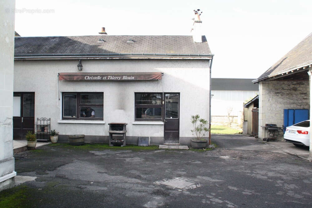 Commerce à BEAUMONT-EN-VERON