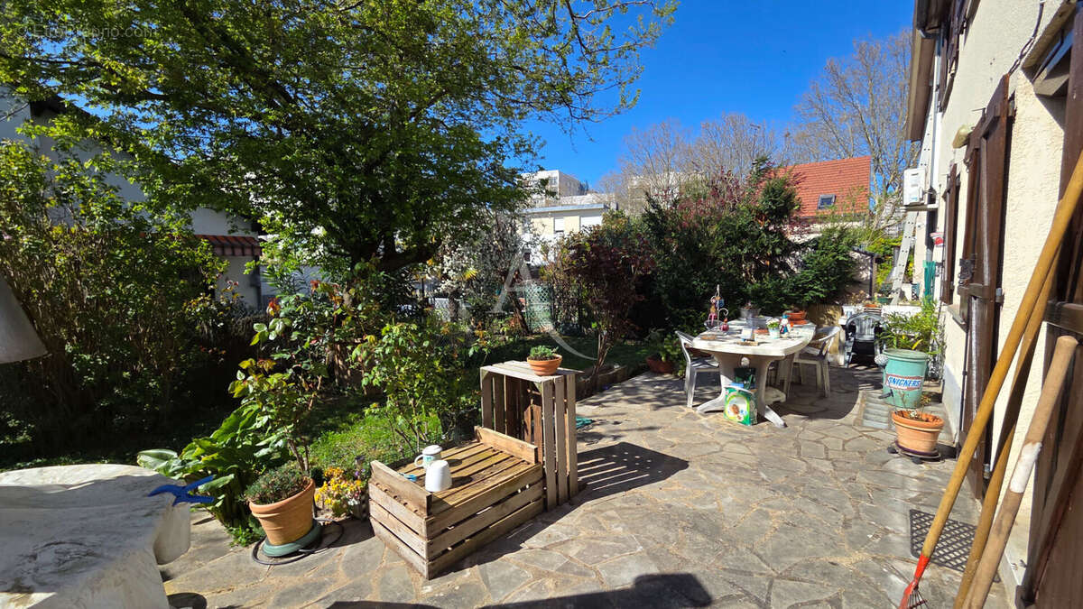 Maison à VILLENEUVE-LA-GARENNE