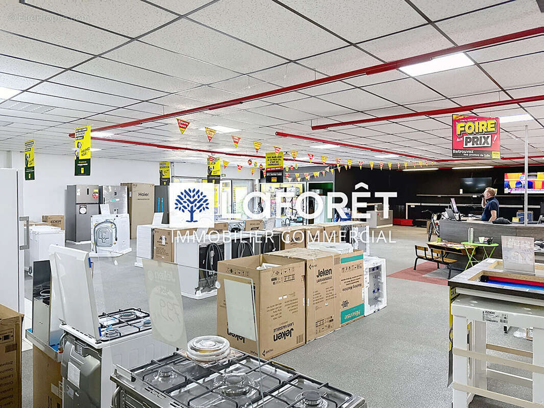 Local commercial Bressuire 743 m2 - photo 4