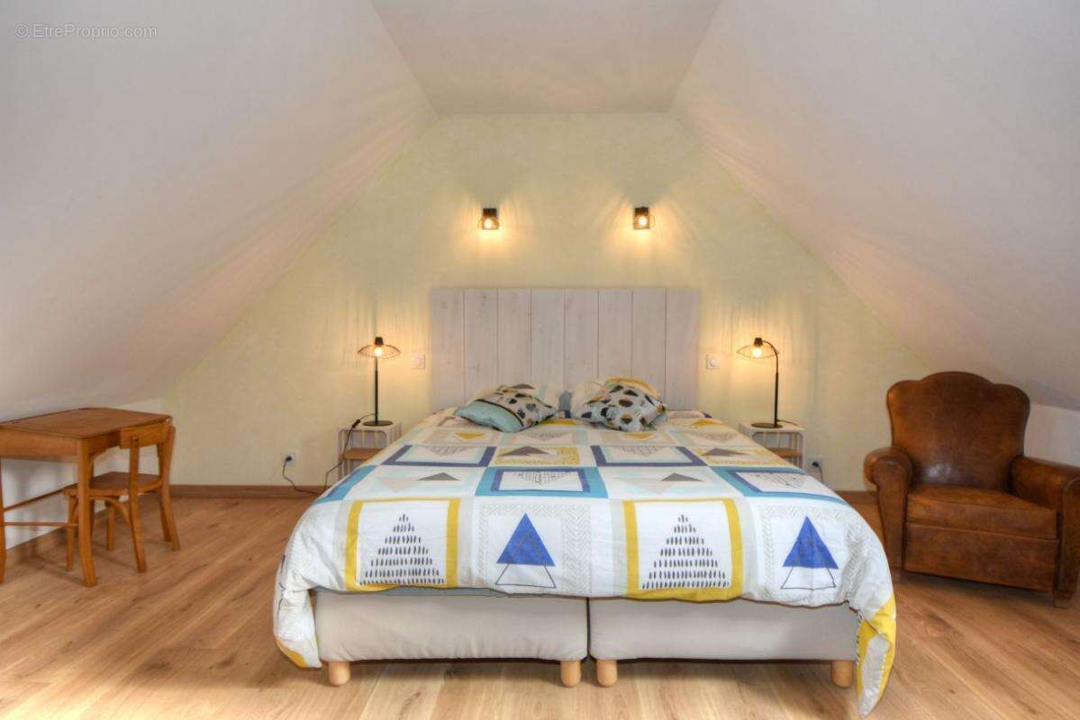 Maison à LA ROCHE-DERRIEN