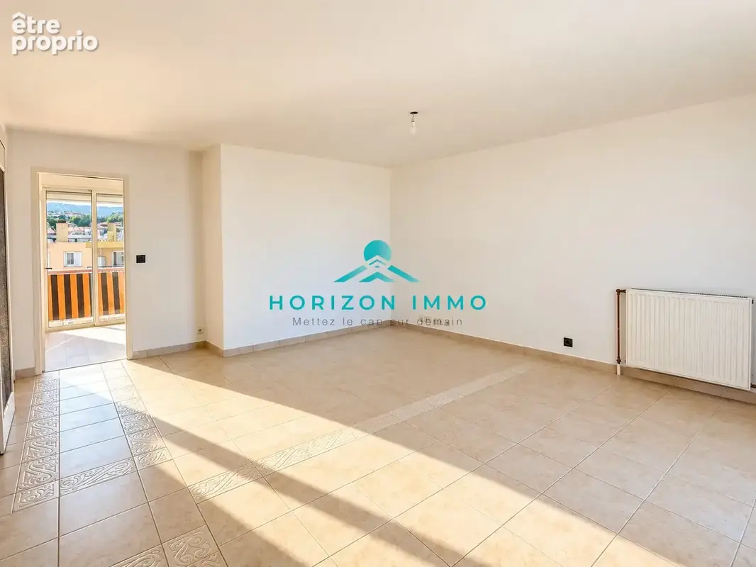 Appartement à SAINT-LAURENT-DU-VAR