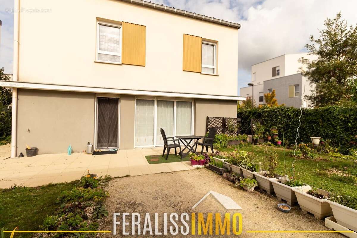 Maison à JOUY-LE-MOUTIER