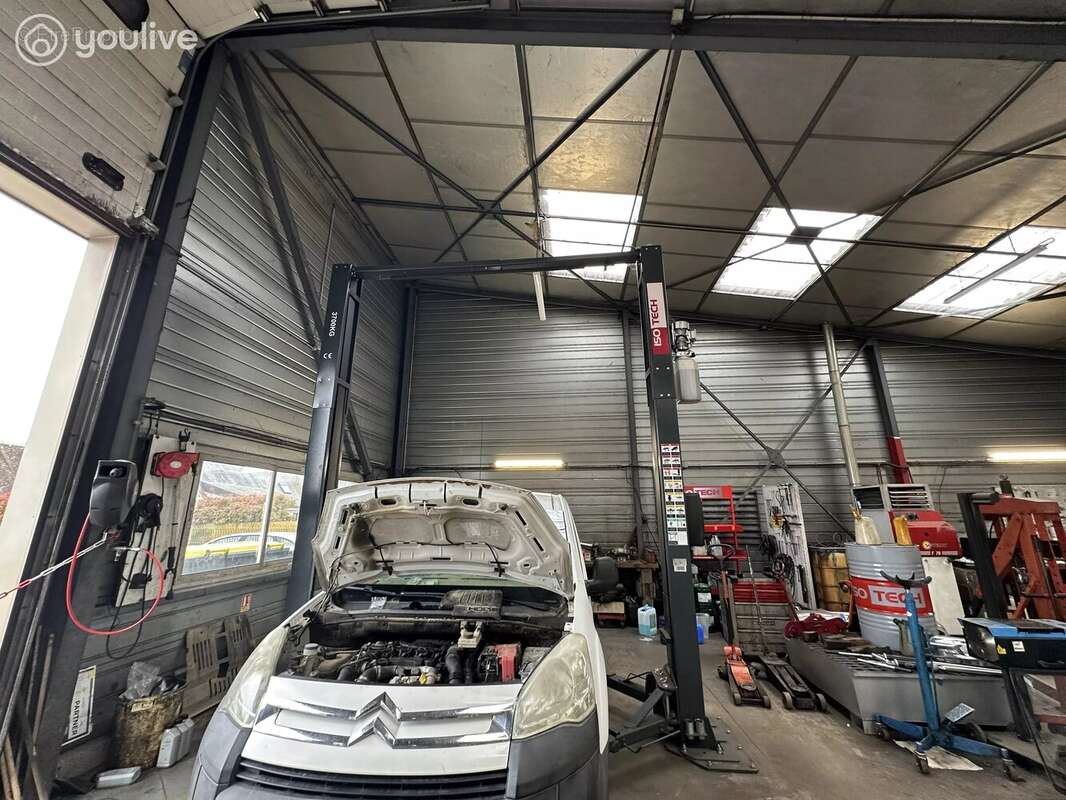 Commerce à MONTIGNY-LE-CHARTIF