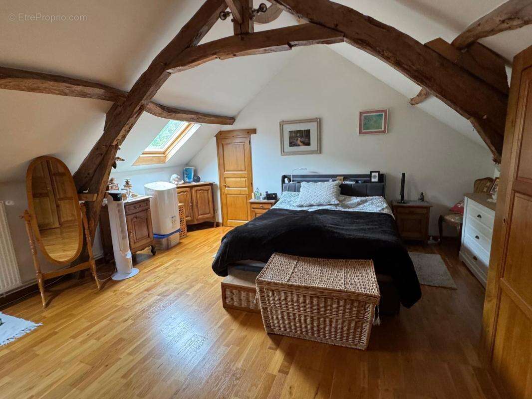 Maison en pierre avec jardin et garages - photo 10