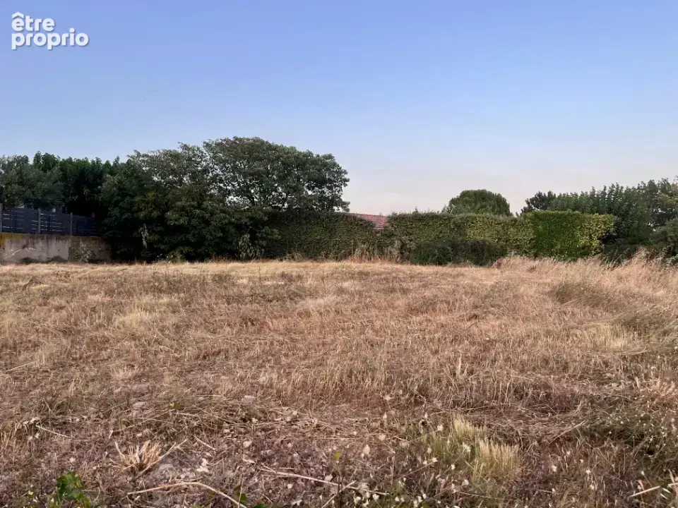 Terrain à LAUDUN-L'ARDOISE