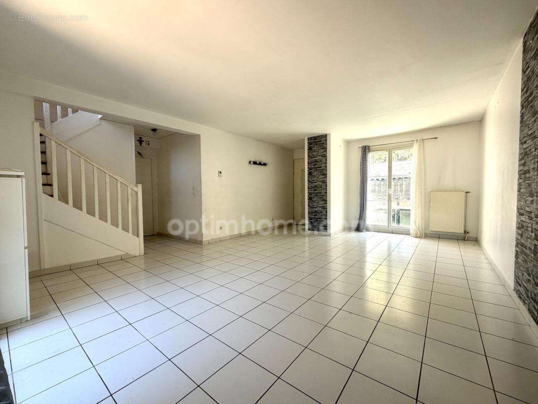 Maison 4 chambres + double garage + parking - photo 2