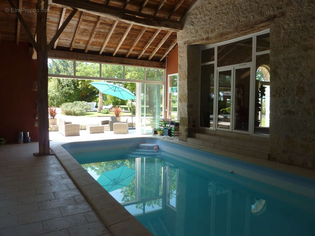 Maison avec piscine intérieure et terrasses et splendide vue - photo 12