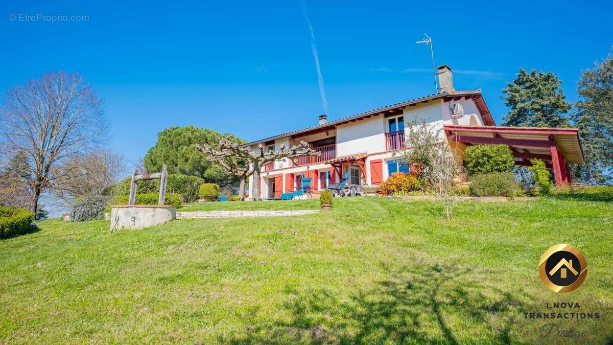 Propriété d’exception avec vue panoramique à 360° sur les Pyrénées ! - photo 2