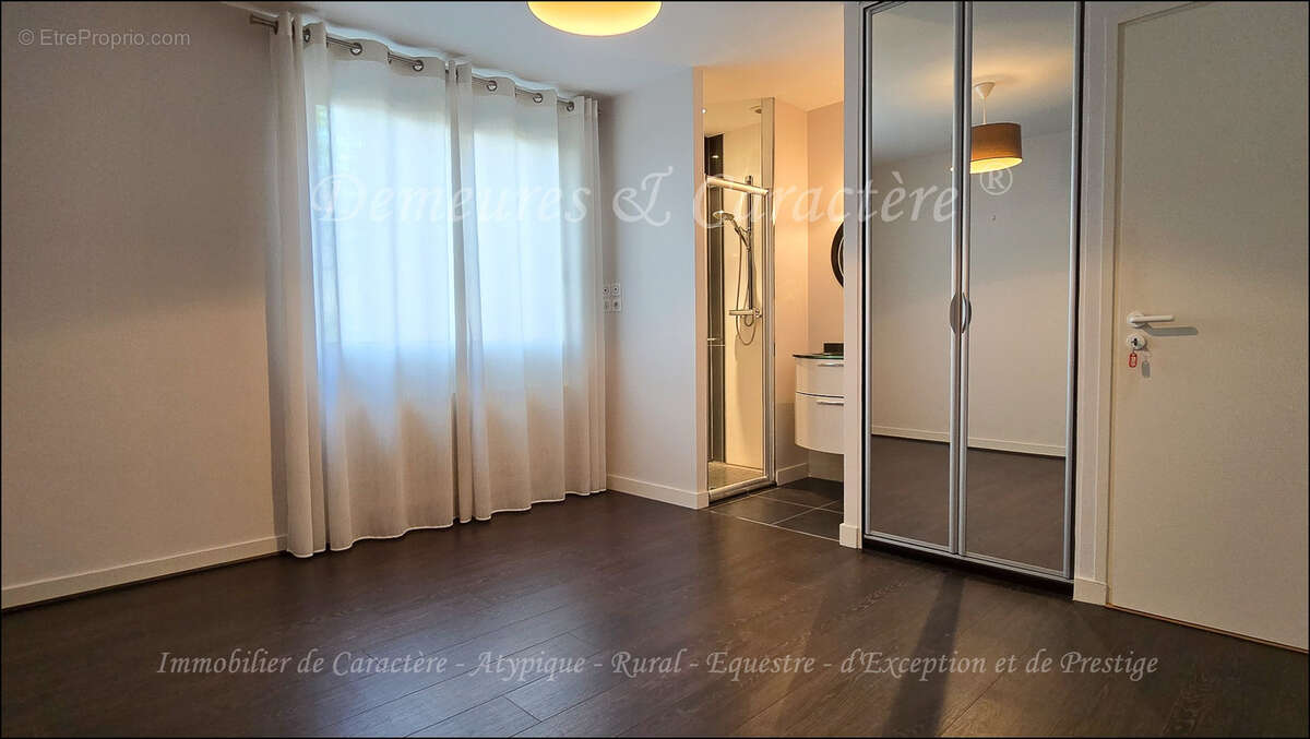 Maison, sauna, piscine intérieur, grands garages fermés - photo 14