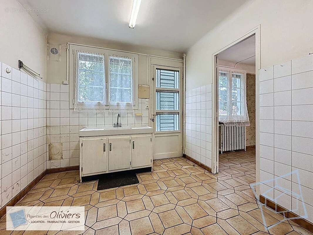 Maison Voisins Village - 68.22 m2 + Sous-sol Total et Atelier indépendant sur Terrain de 500m² - photo 8