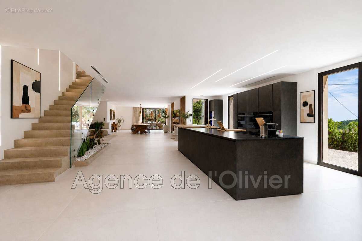 Maison 350 m² à Opio  - photo 3