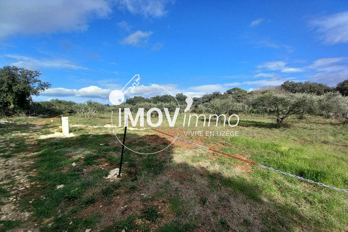 Terrain à UZES