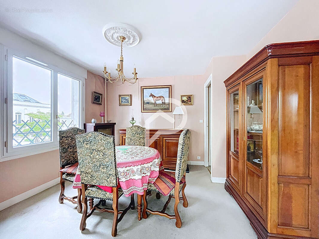 Appartement à COURBEVOIE