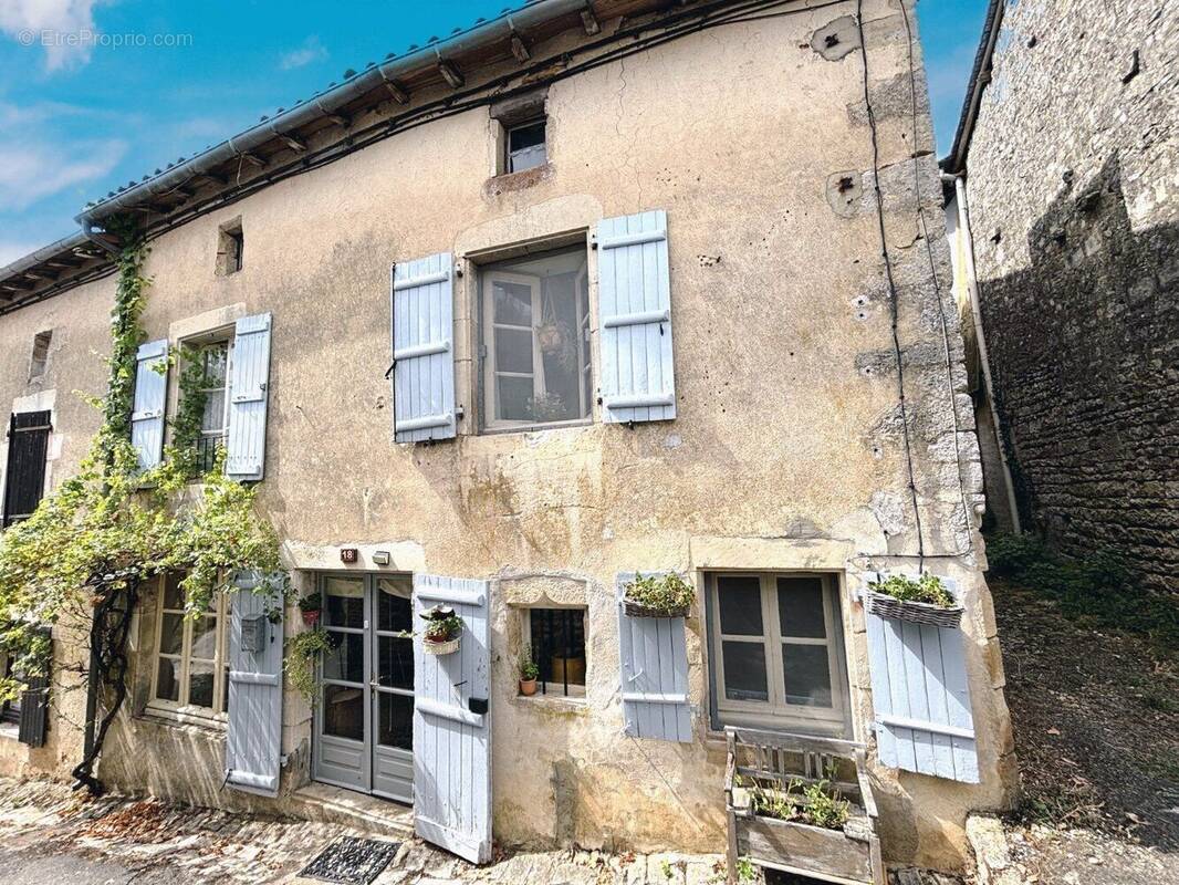 Maison à NANTEUIL-EN-VALLEE