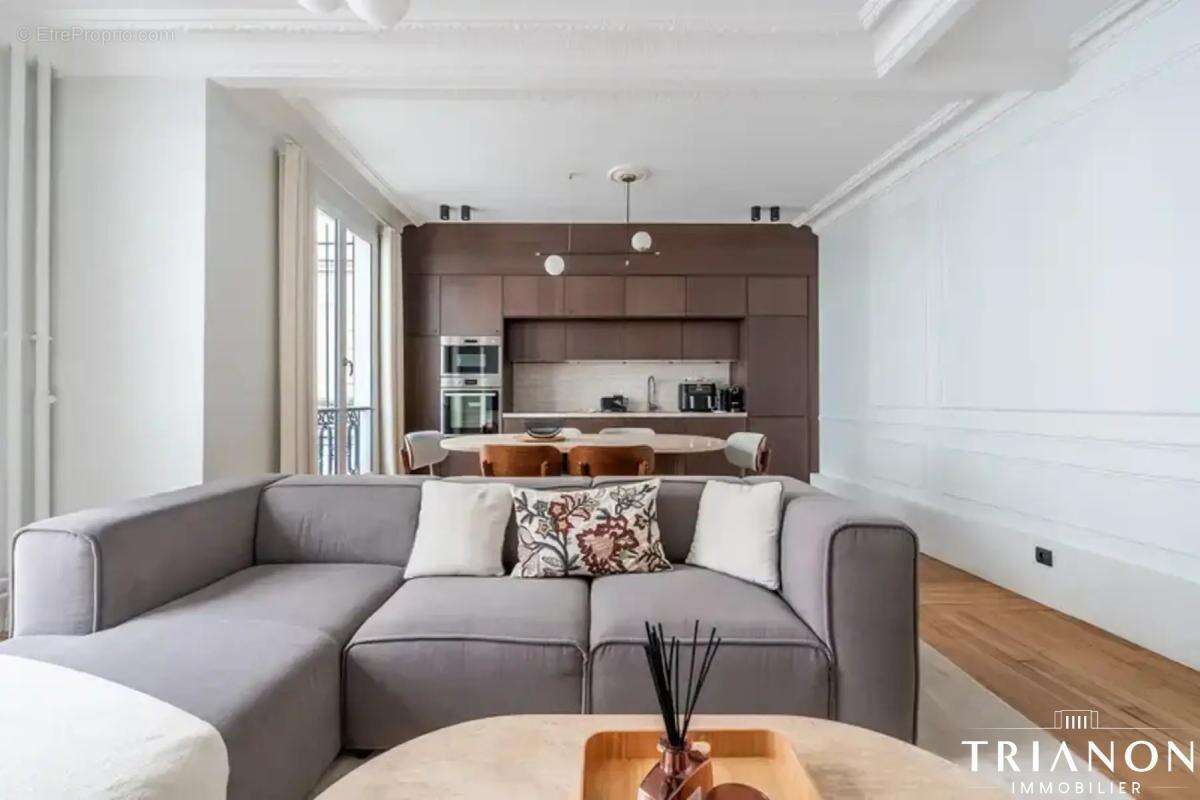Appartement à PARIS-16E