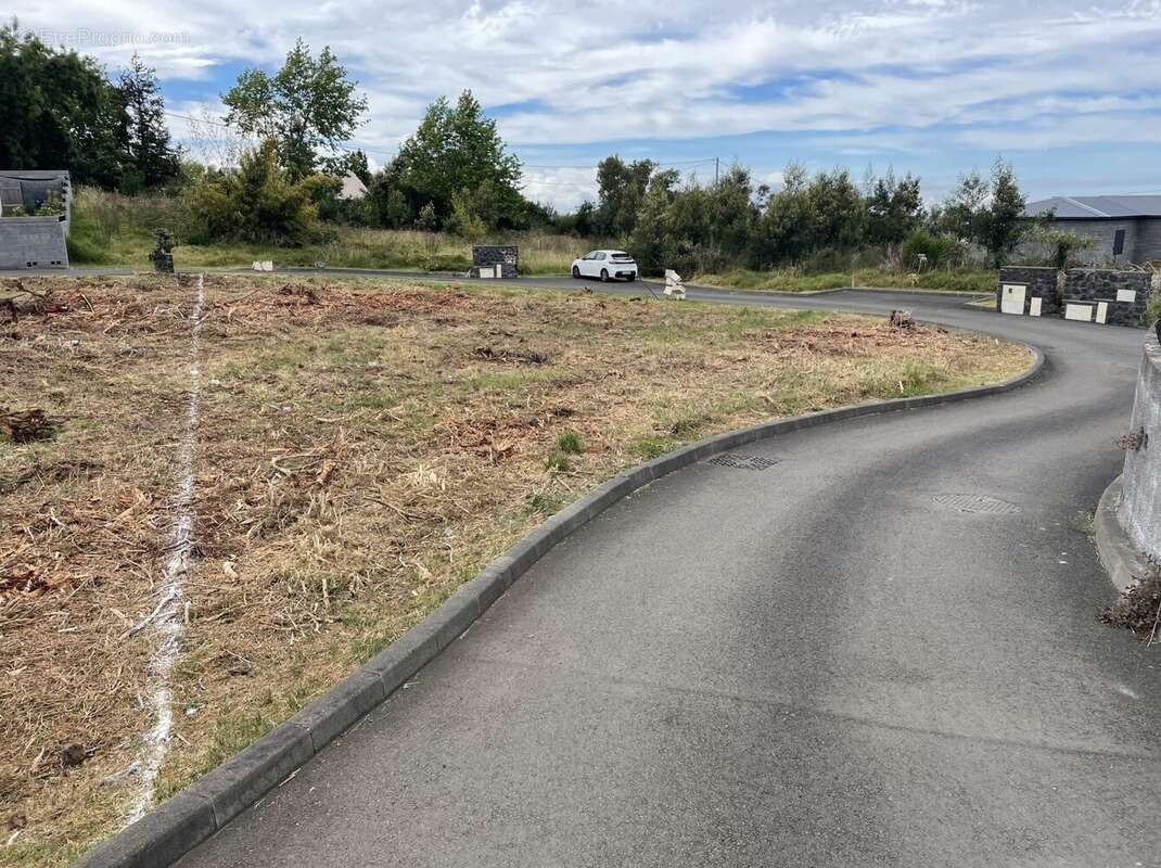 Terrain à SAINT-PIERRE