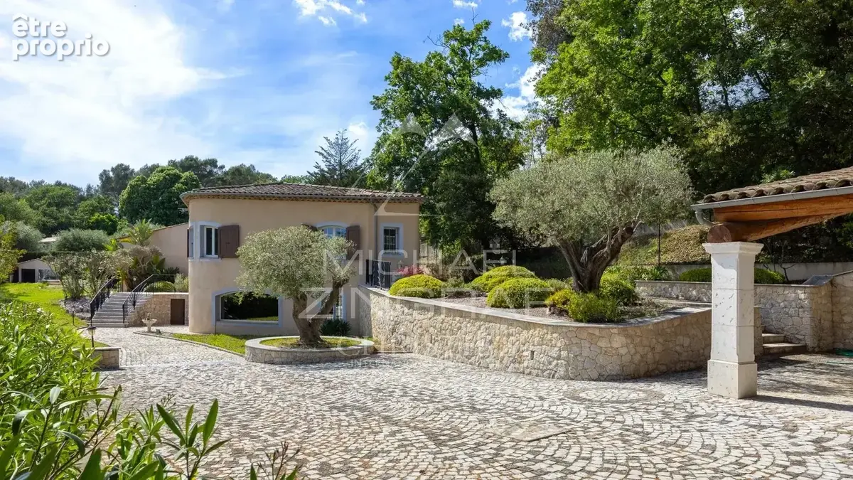 Élégante villa familiale avec piscine et jacuzzi, à quelques minutes de Valbonne - photo 3