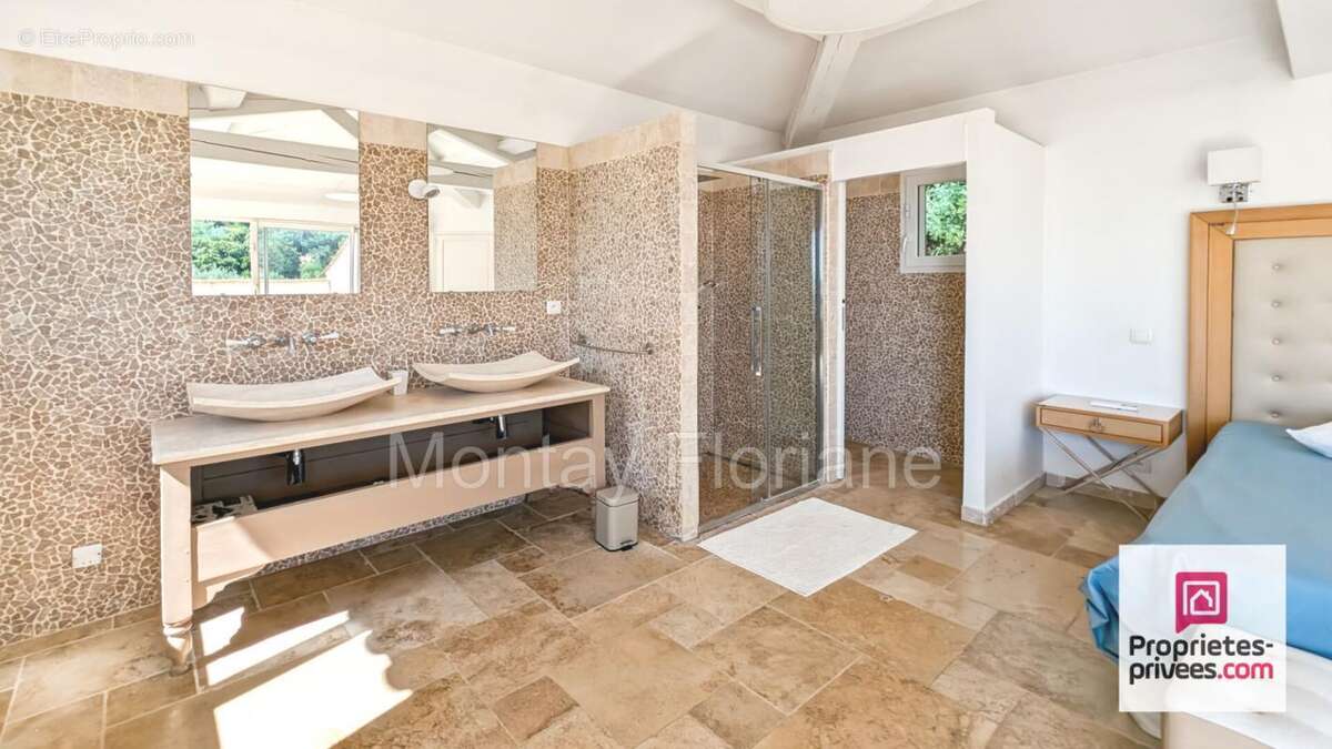 Maison à ROQUEBRUNE-SUR-ARGENS