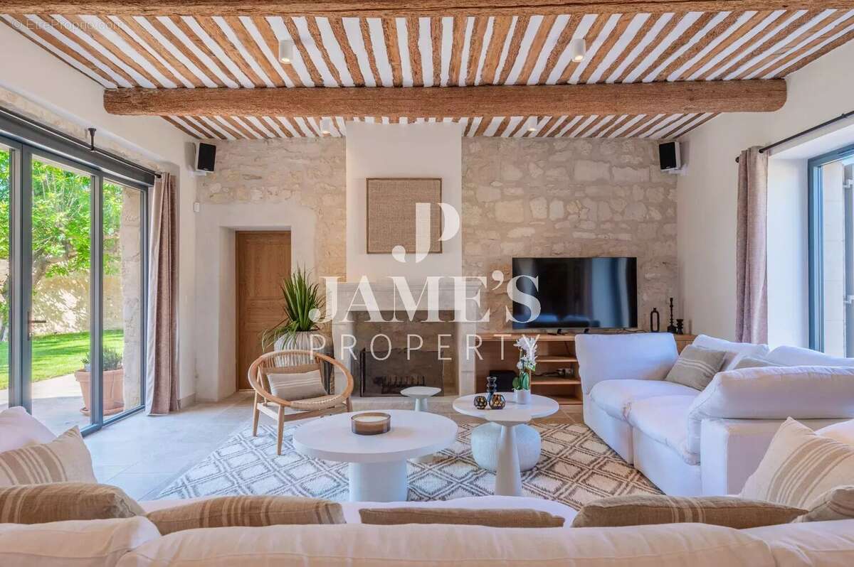 Maison 300 m² à Paradou  - photo 8