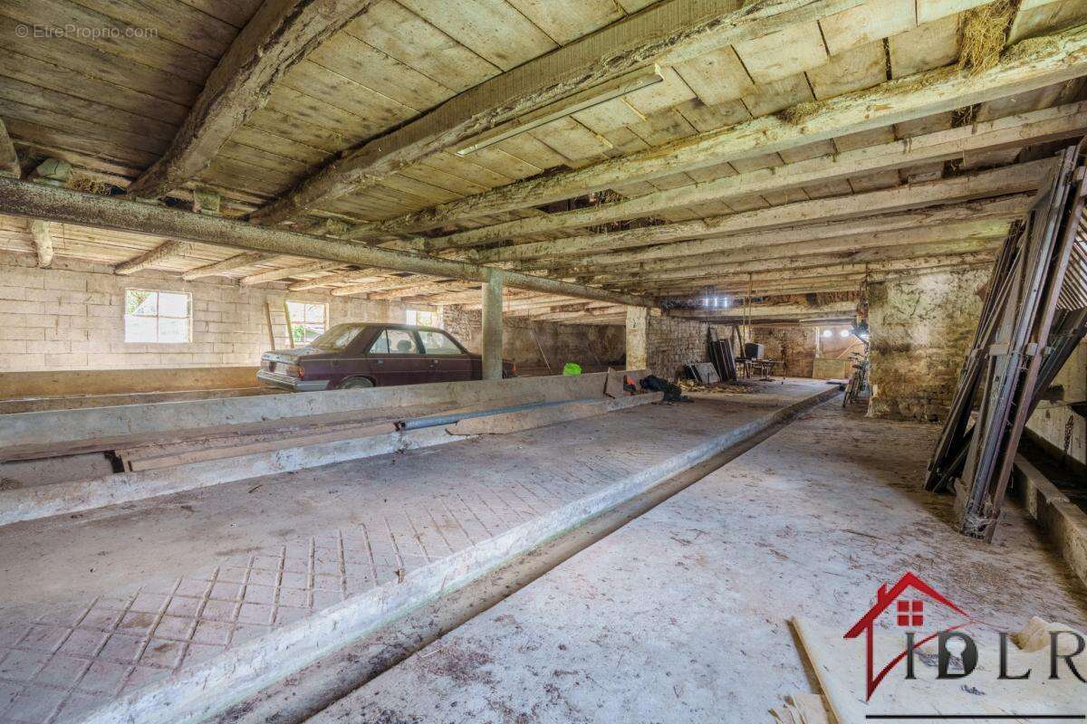 Maison 350 m² à Guyonvelle  - photo 2
