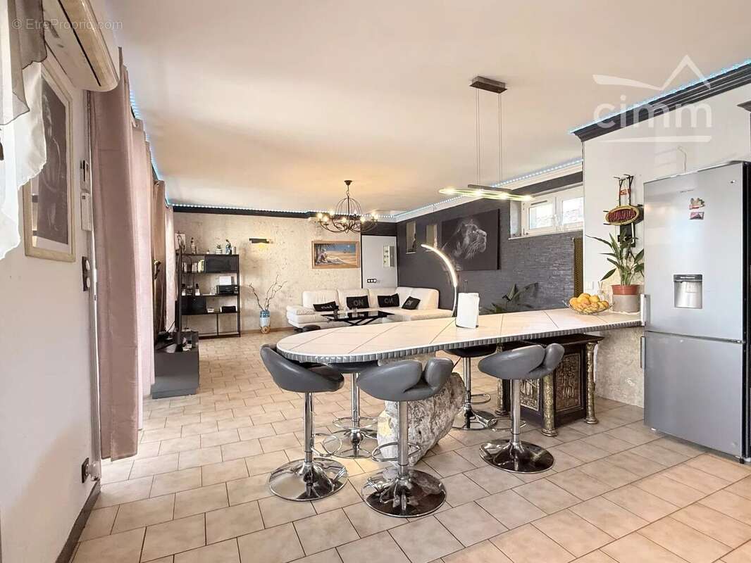 Appartement à SAINT-SULPICE-DE-POMMERAY