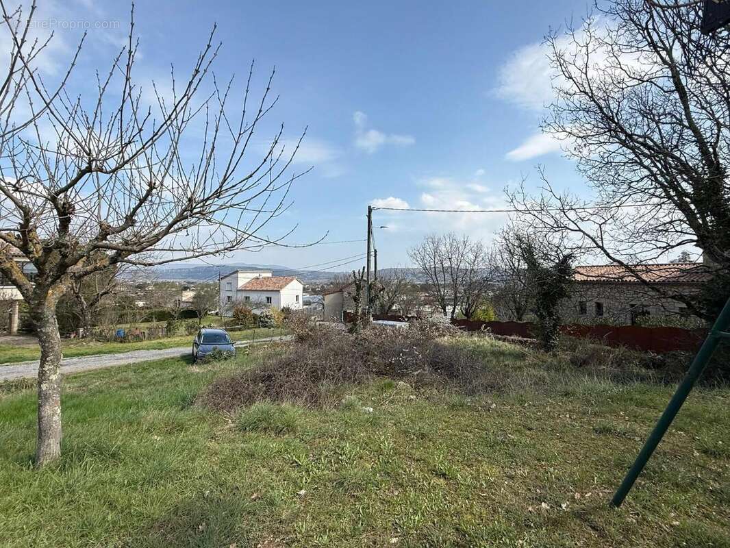   - Terrain à SAINT-ETIENNE-DE-FONTBELLON