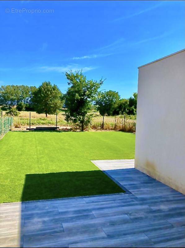 Maison à LA ROQUE-D'ANTHERON