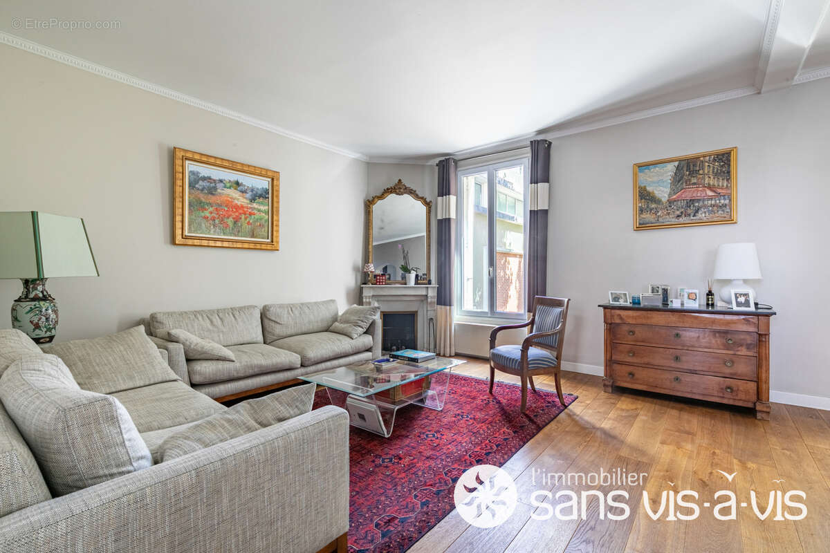 Maison à COURBEVOIE