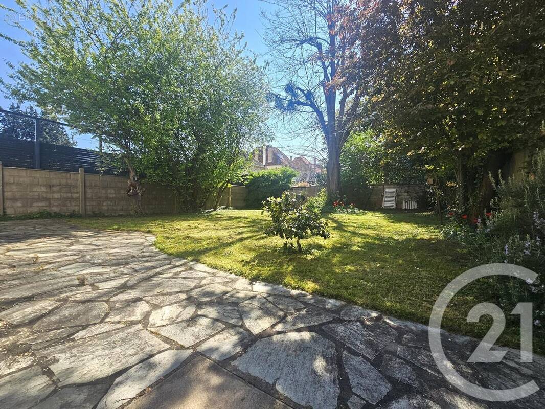 Maison à SAINT-MAUR-DES-FOSSES