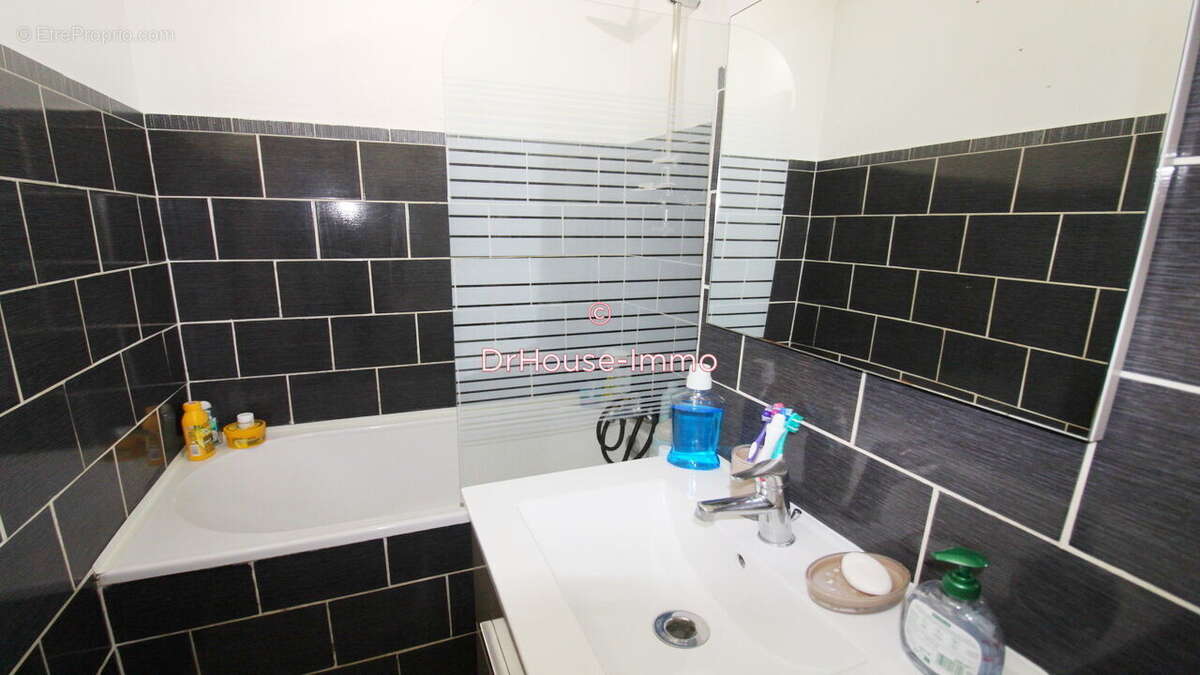 Appartement à MARSEILLE-3E