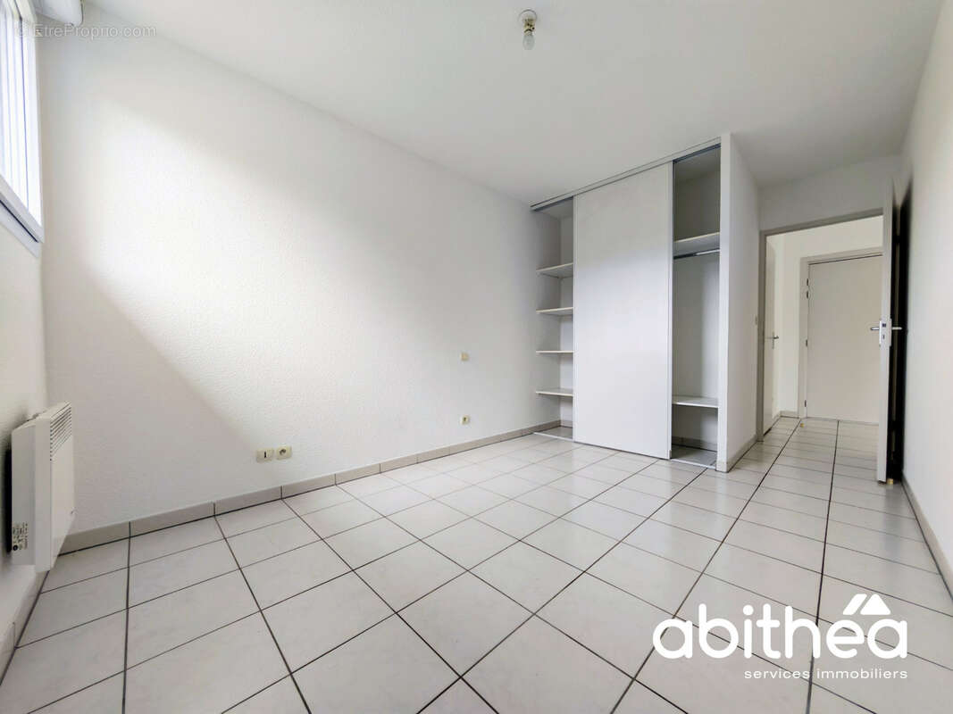 Appartement T2 avec terrasse, piscine et parking   Le confort d'une résidence récente dans un environnement pa - photo 4