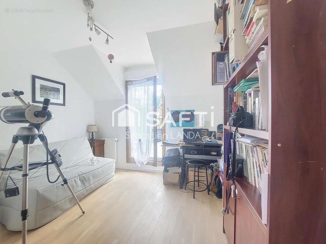 Photo 5 - Appartement à LE MESNIL-SAINT-DENIS