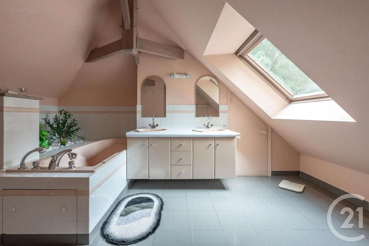 Maison à CHAMPIGNY-SUR-MARNE