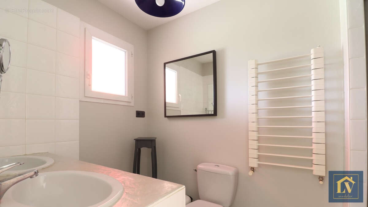A vendre villa plain pied 5 pièces avec garages, jardin et piscine - photo 11