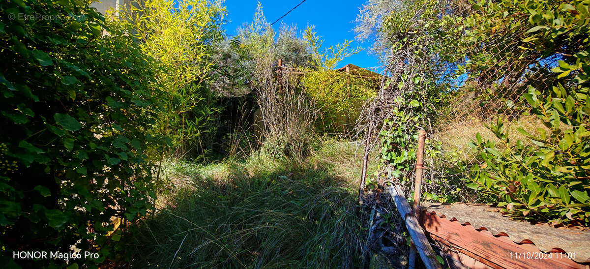 Terrain à L'ESCARENE