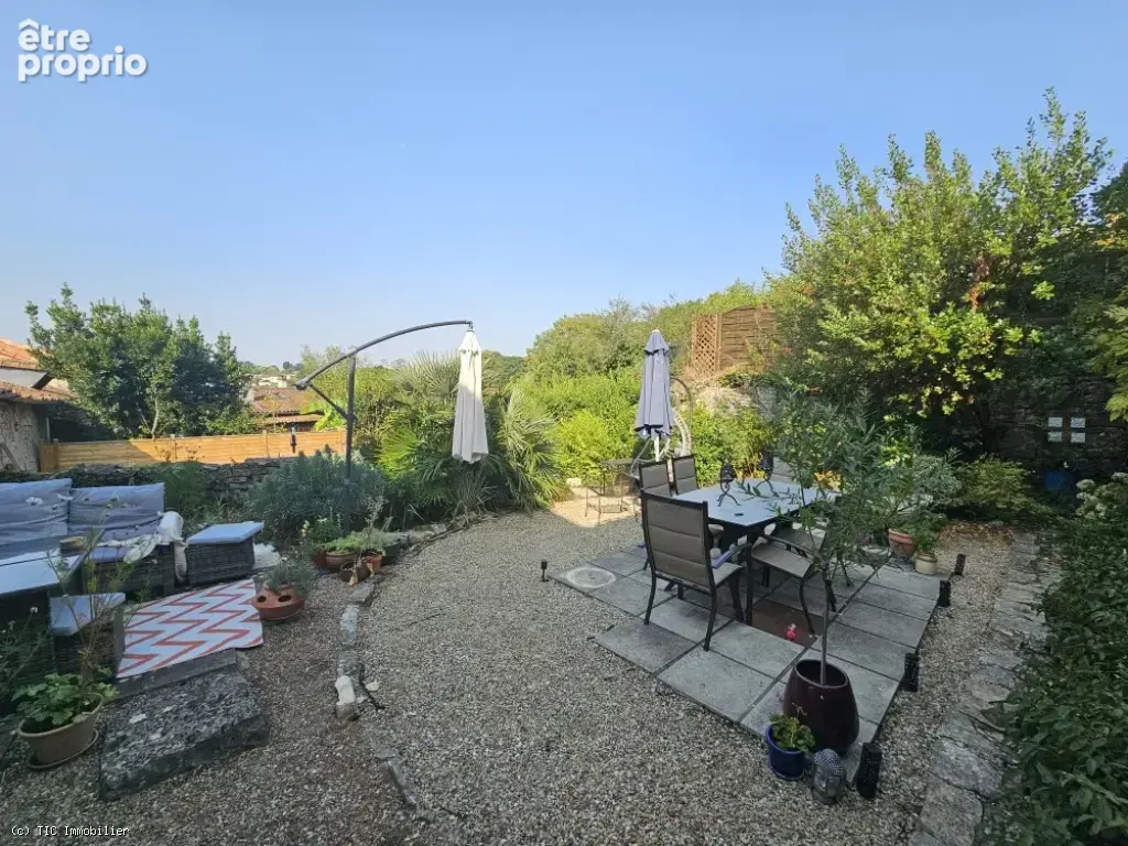 Belle maison en pierre au cœur du village pittoresque de Nanteuil-en-Vallée - photo 3