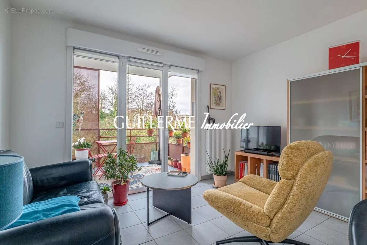 Appartement à GENAY
