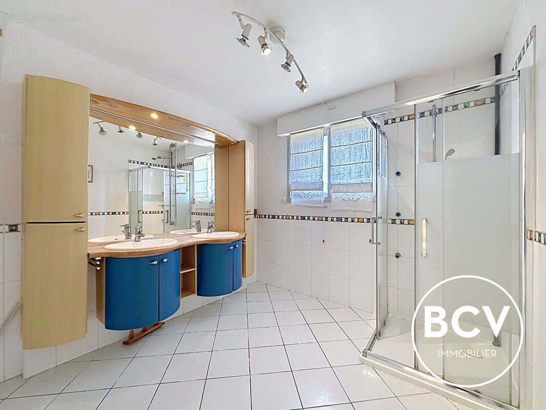LEVES (28, maison de maçon T7  197M² sous-sol total , piscine et garage double - photo 11