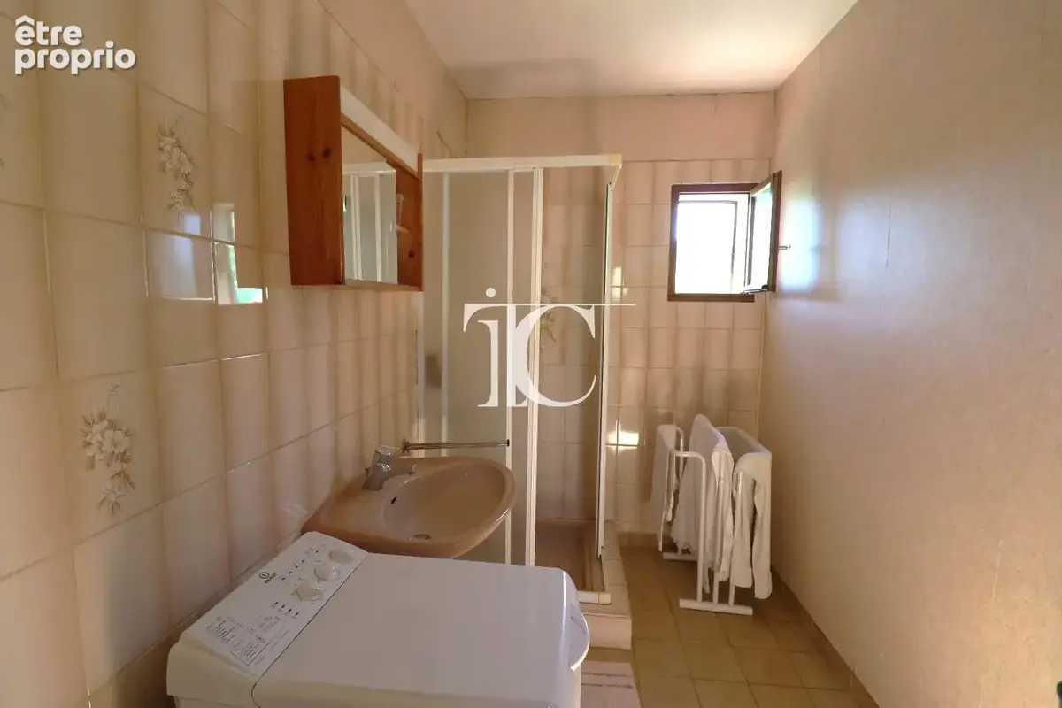 Maison ancienne sur 1490 m² de terrain clos avec 2 accès - photo 6