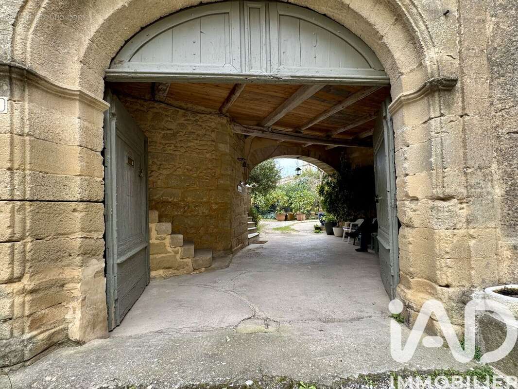 Maison 691 m² à Saint-Laurent-La-Vernede  - photo 2